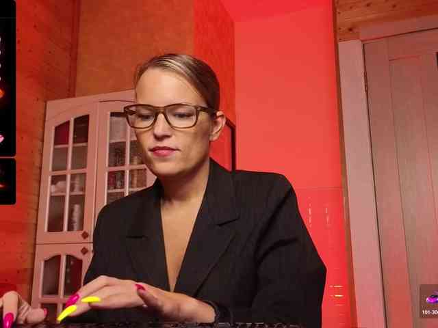 Findom_Lady_Shine webcam