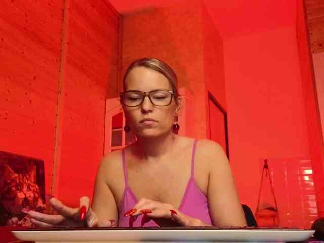 Findom_Lady_Shine webcam