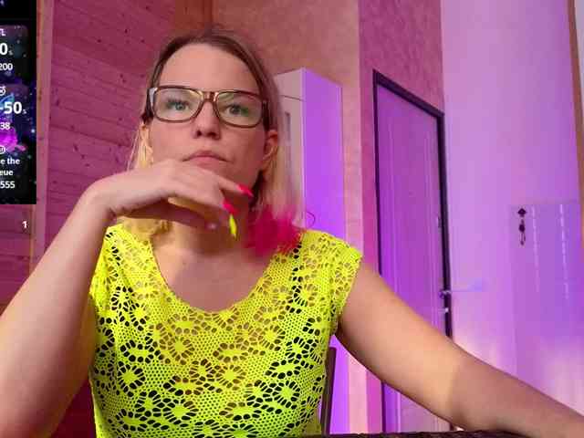 Findom_Lady_Shine webcam