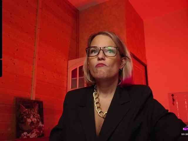 Findom_Lady_Shine webcam