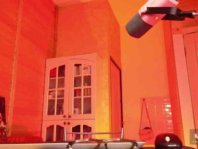 Findom_Lady_Shine webcam