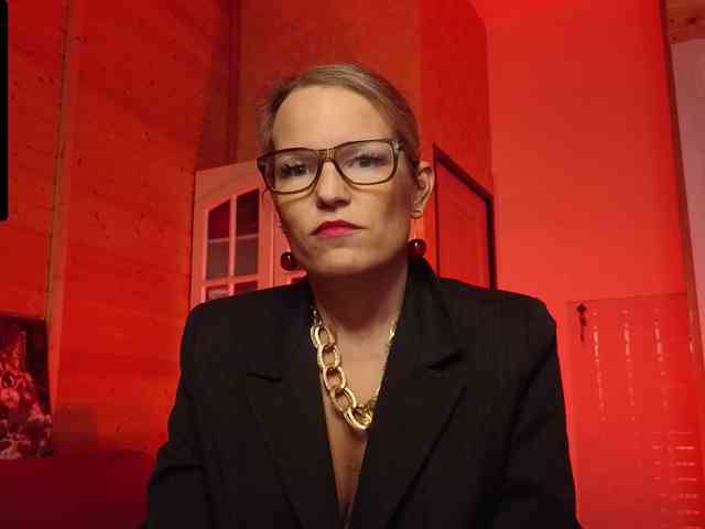 Findom_Lady_Shine webcam