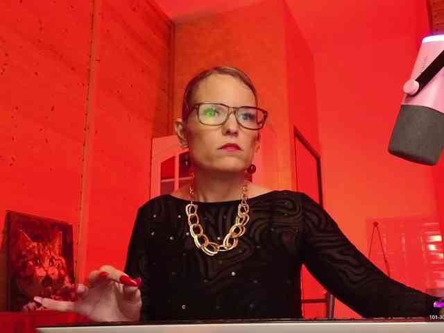 Findom_Lady_Shine webcam