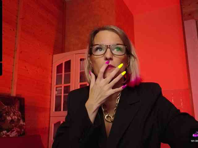 Findom_Lady_Shine webcam