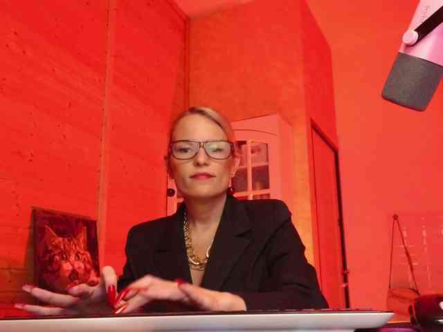 Findom_Lady_Shine webcam