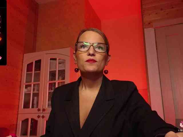 Findom_Lady_Shine webcam