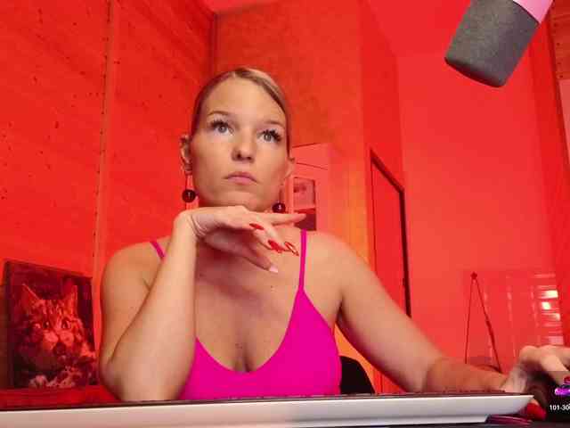 Findom_Lady_Shine webcam