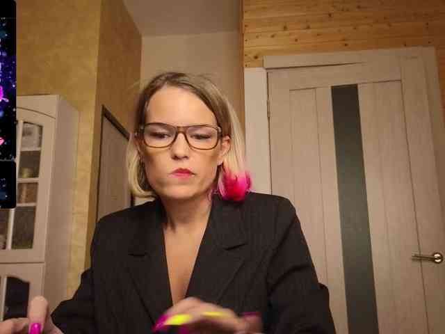 Findom_Lady_Shine webcam
