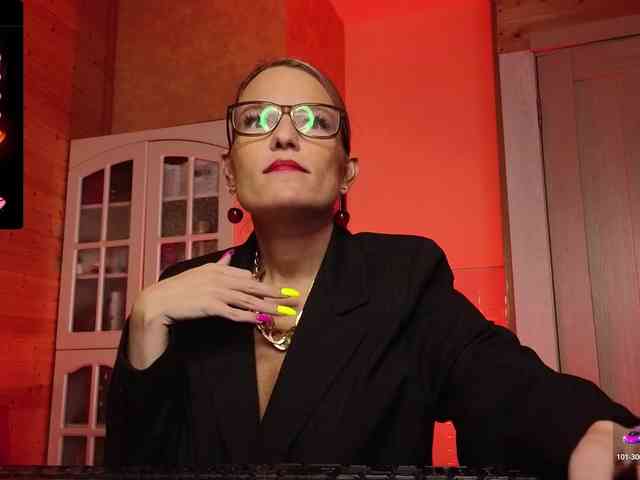 Findom_Lady_Shine webcam