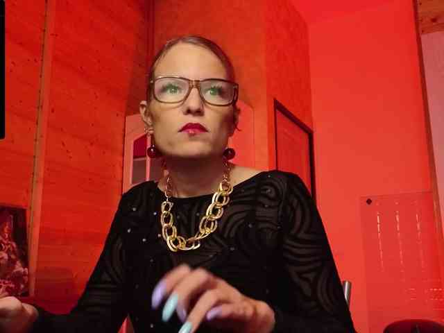 Findom_Lady_Shine webcam