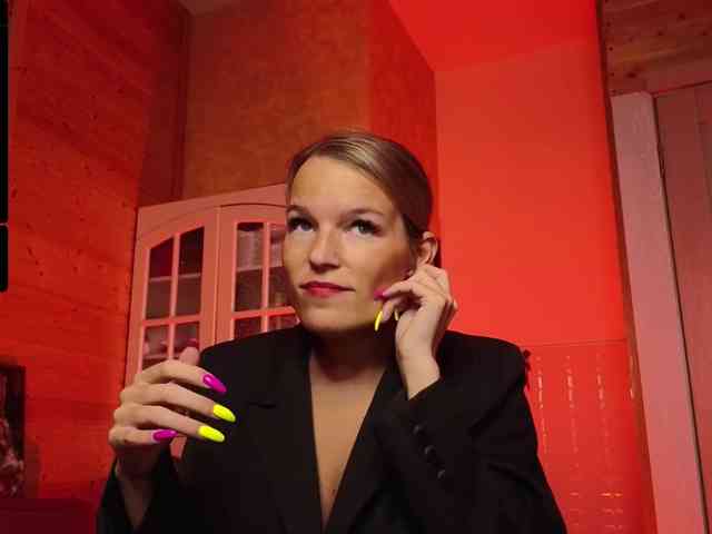 Findom_Lady_Shine webcam