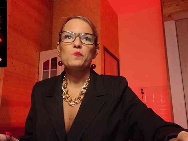 Findom_Lady_Shine webcam