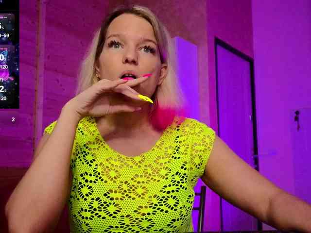 Findom_Lady_Shine webcam