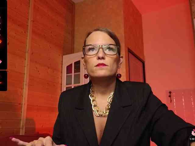 Findom_Lady_Shine webcam