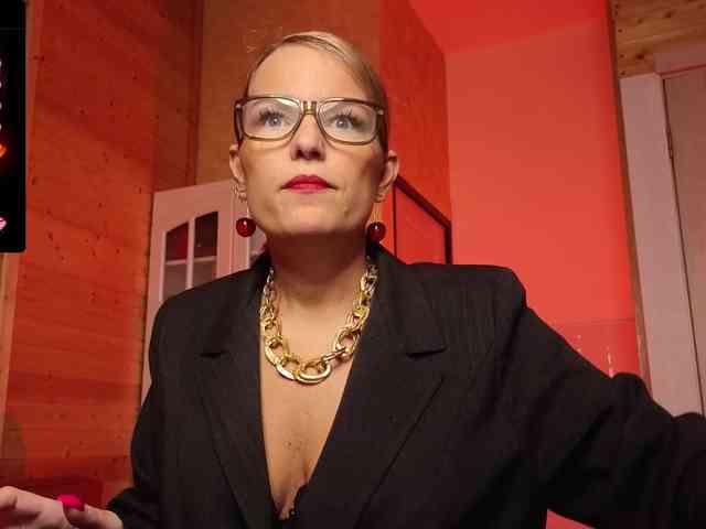 Findom_Lady_Shine webcam