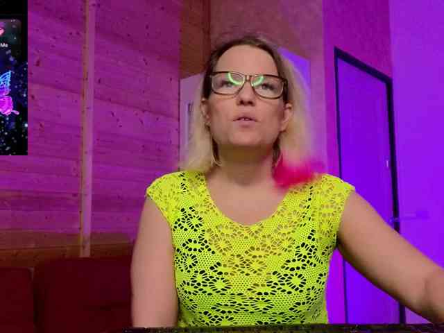 Findom_Lady_Shine webcam
