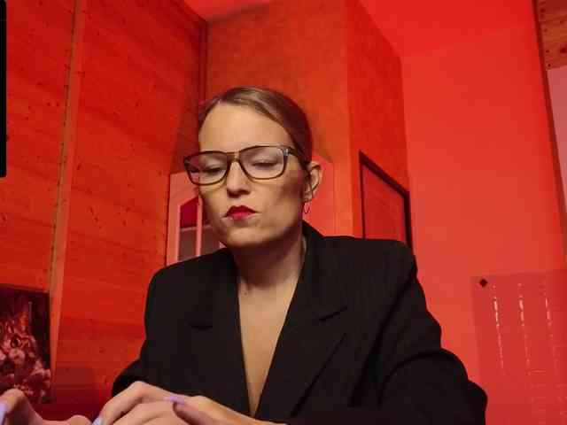 Findom_Lady_Shine webcam