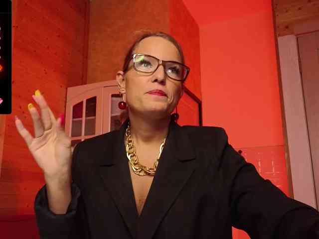 Findom_Lady_Shine webcam