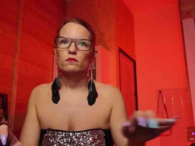 Findom_Lady_Shine webcam