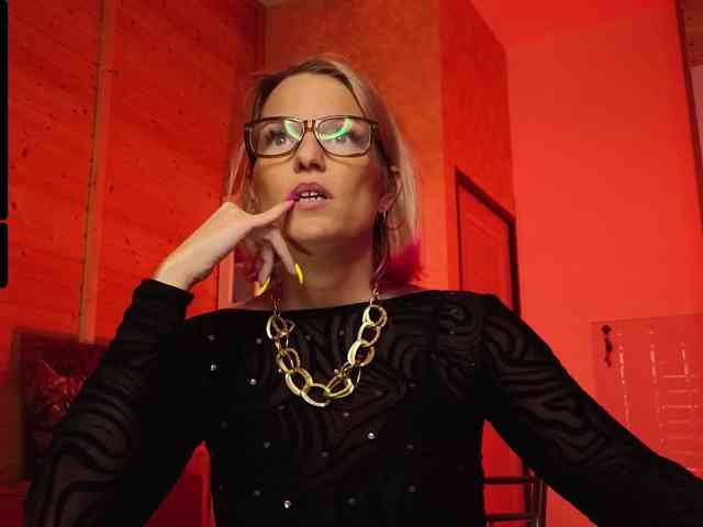 Findom_Lady_Shine webcam