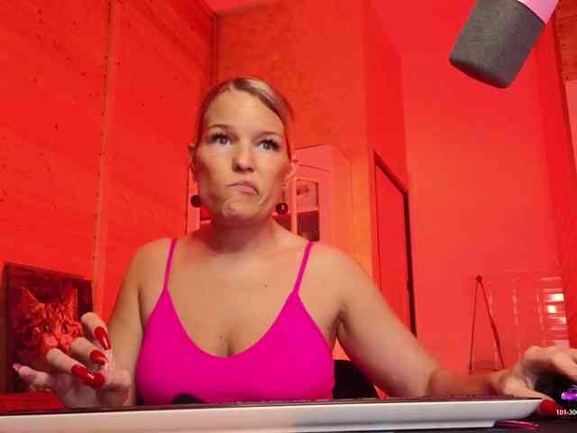 Findom_Lady_Shine webcam