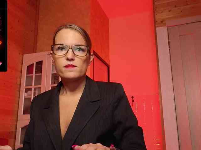 Findom_Lady_Shine webcam