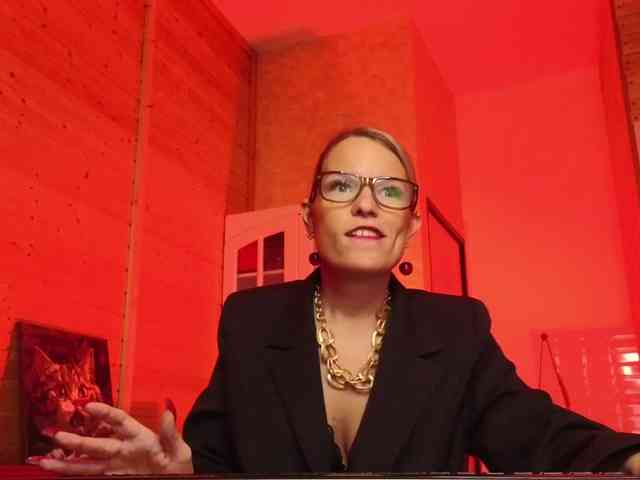 Findom_Lady_Shine webcam