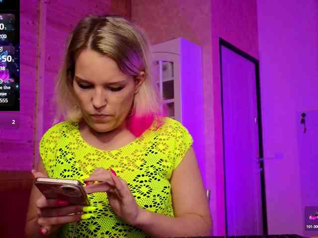 Findom_Lady_Shine webcam