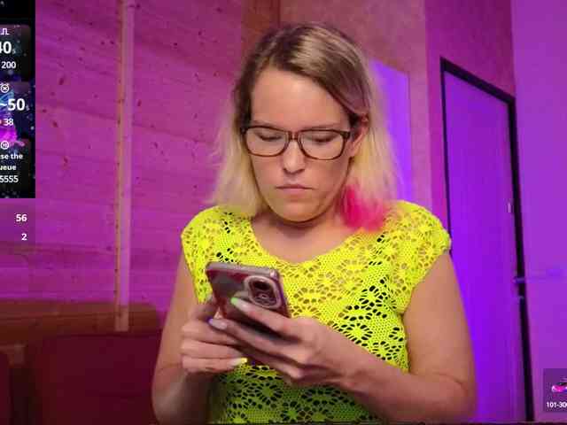 Findom_Lady_Shine webcam