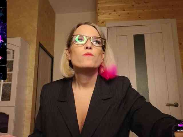 Findom_Lady_Shine webcam