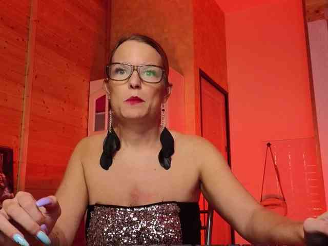 Findom_Lady_Shine webcam