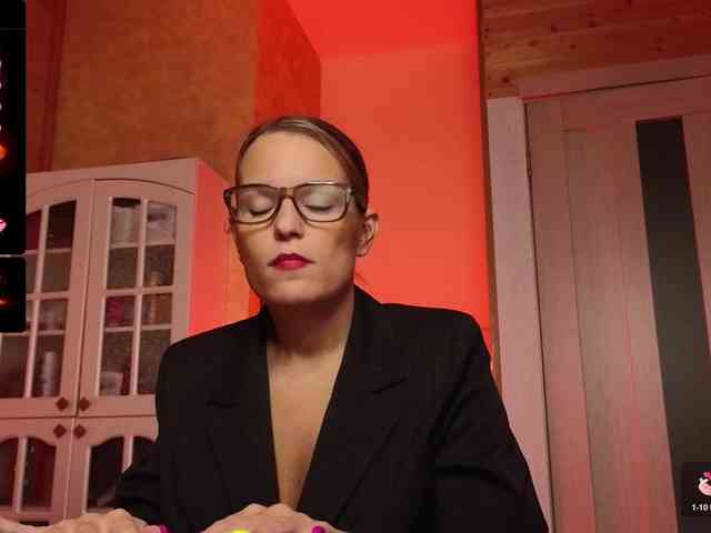 Findom_Lady_Shine webcam