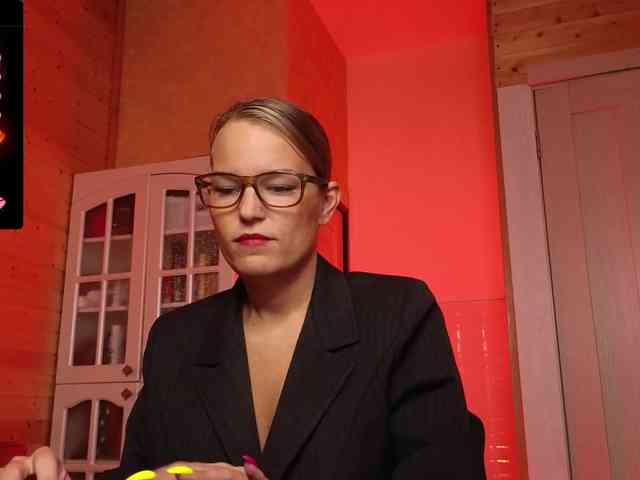 Findom_Lady_Shine webcam