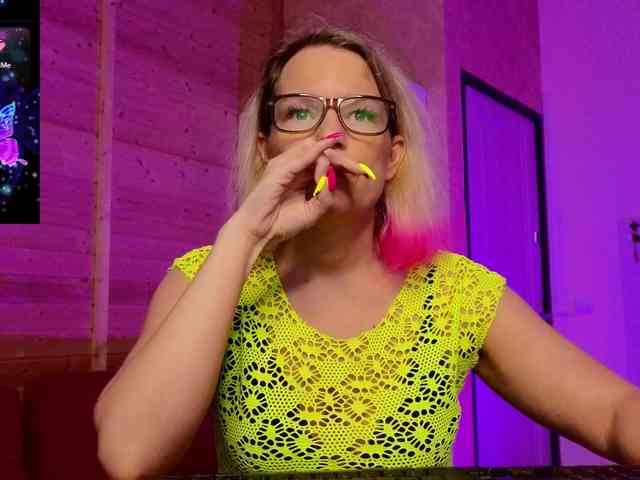 Findom_Lady_Shine webcam