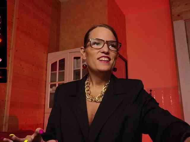 Findom_Lady_Shine webcam