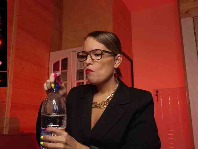 Findom_Lady_Shine webcam