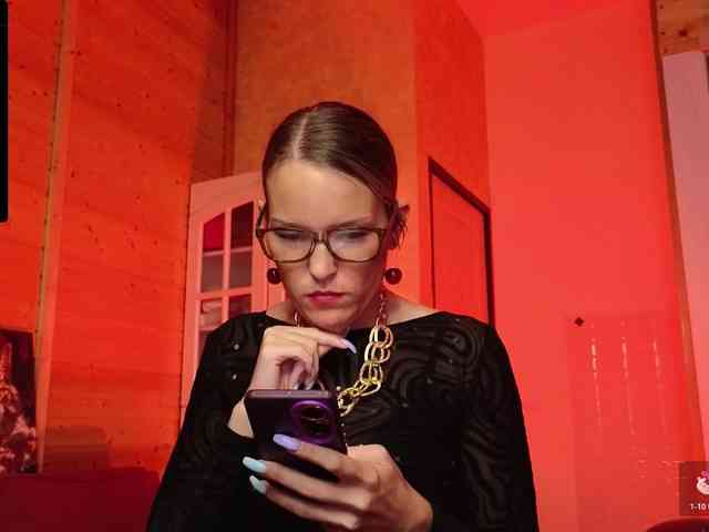 Findom_Lady_Shine webcam