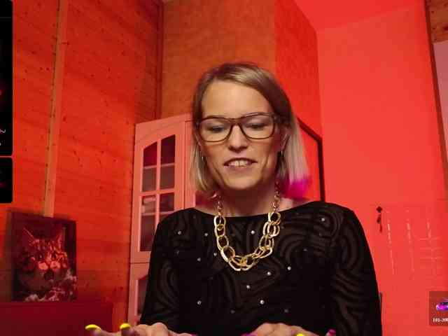 Findom_Lady_Shine webcam