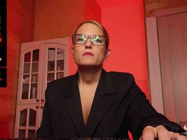 Findom_Lady_Shine webcam