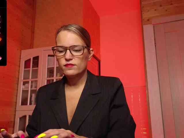 Findom_Lady_Shine webcam