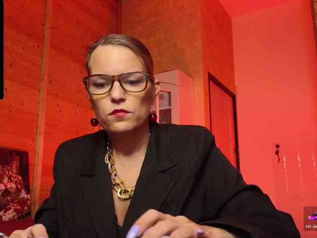 Findom_Lady_Shine webcam