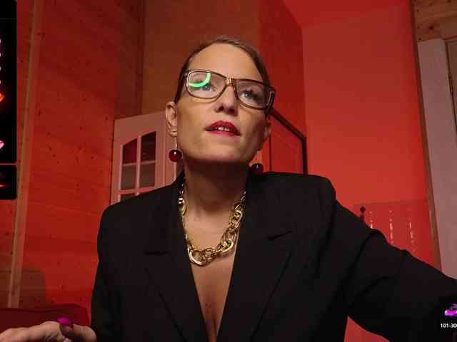 Findom_Lady_Shine webcam