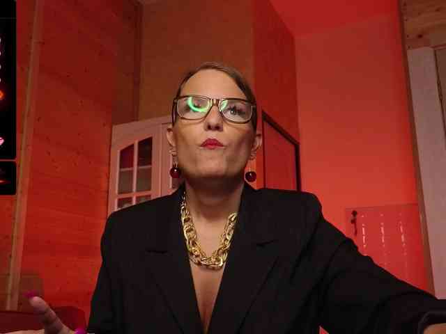 Findom_Lady_Shine webcam