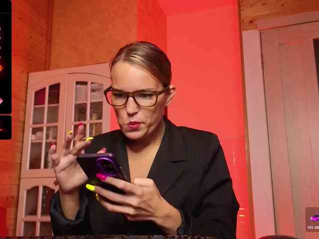 Findom_Lady_Shine webcam