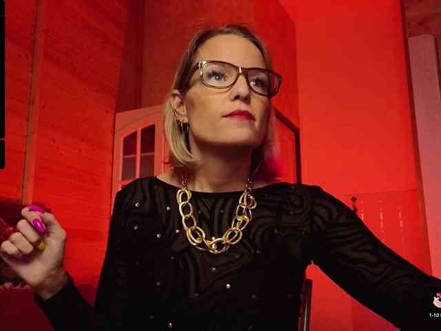 Findom_Lady_Shine webcam