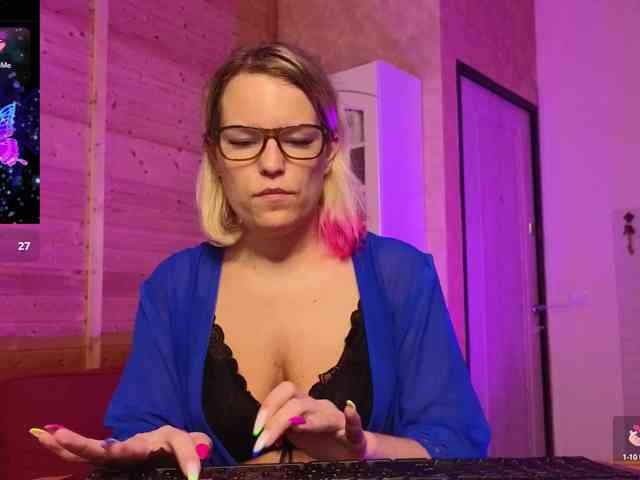 Findom_Lady_Shine webcam