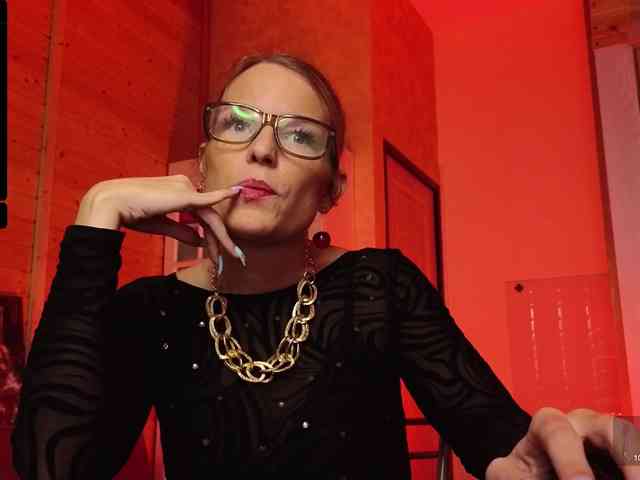 Findom_Lady_Shine webcam