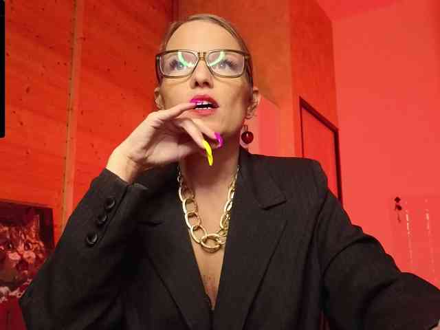 Findom_Lady_Shine webcam