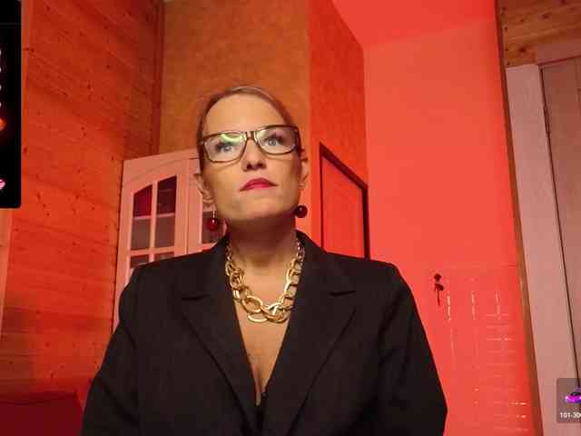 Findom_Lady_Shine webcam