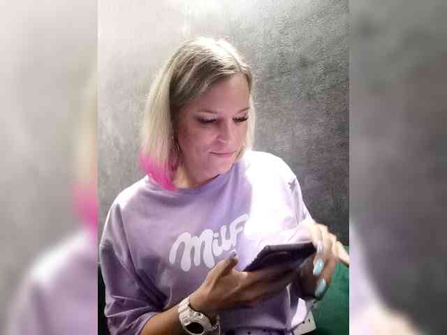 Findom_Lady_Shine webcam